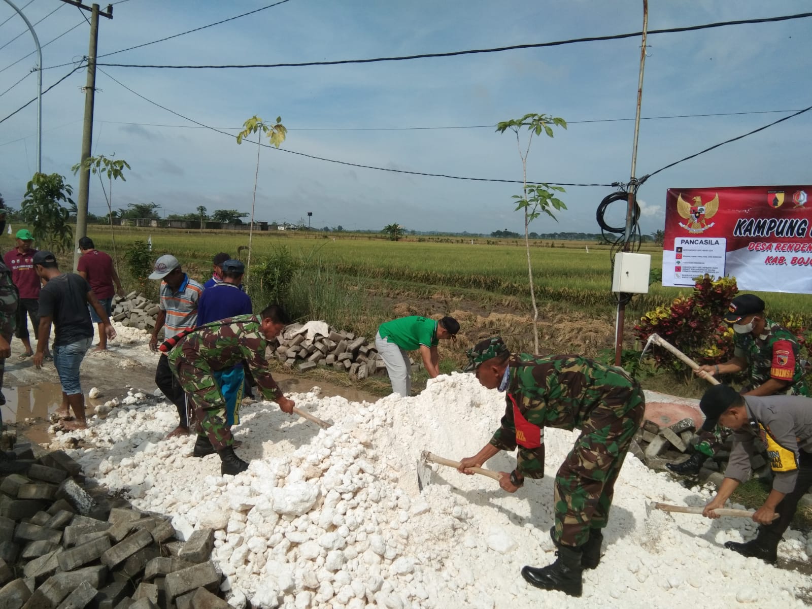 Kerja bakti bersama Forpinca kecamatan Malo.