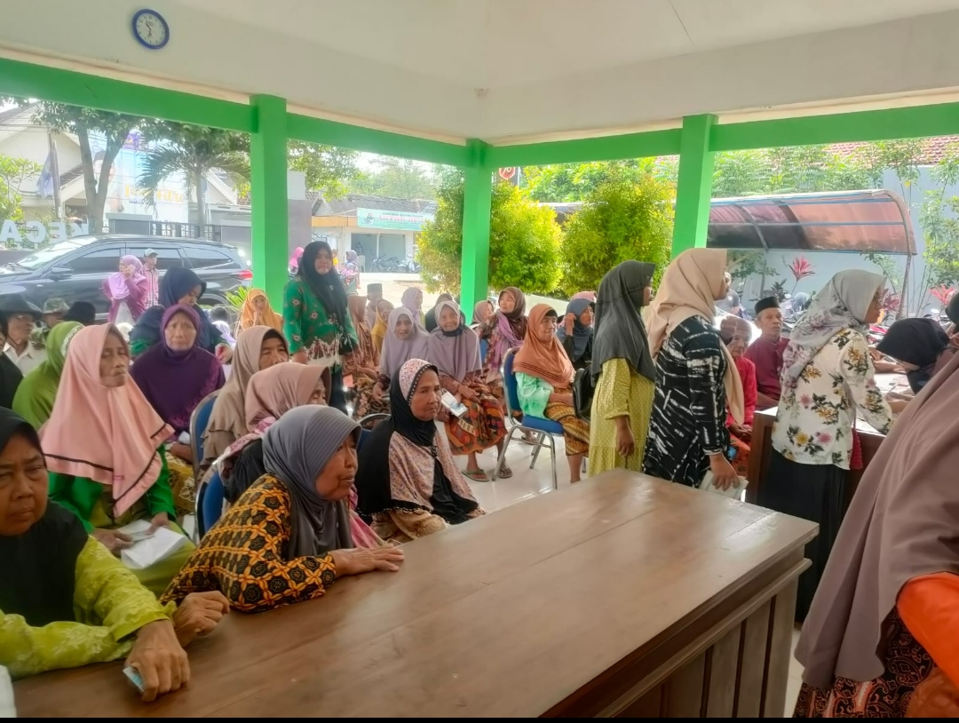 Penyaluran bantuan sosial PKH plus jaslut
