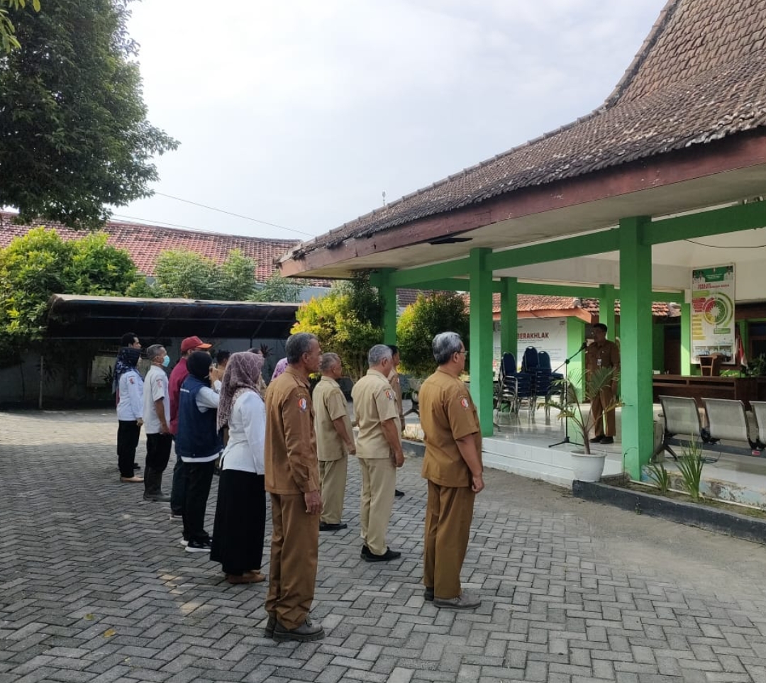 Apel pagi tiap hari senin