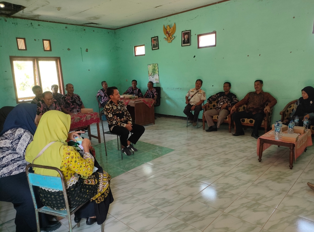 Pembinaan kearsipan desa Semlaran