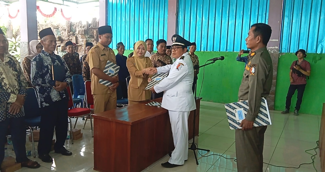 Pelantikan perangkat desa Banaran
