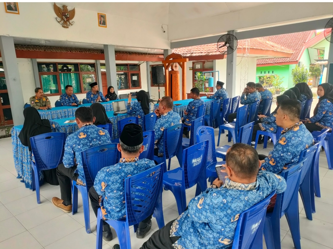 Rapat staf