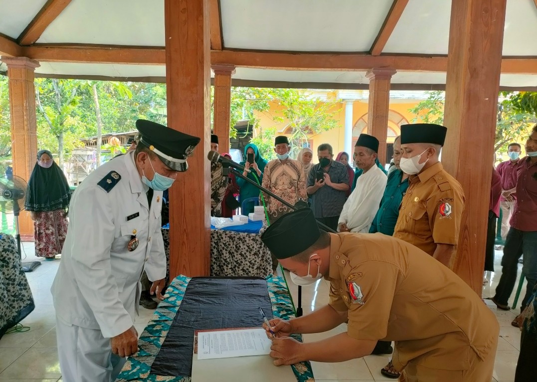 Pelantikan Perangkat Desa Ketileng