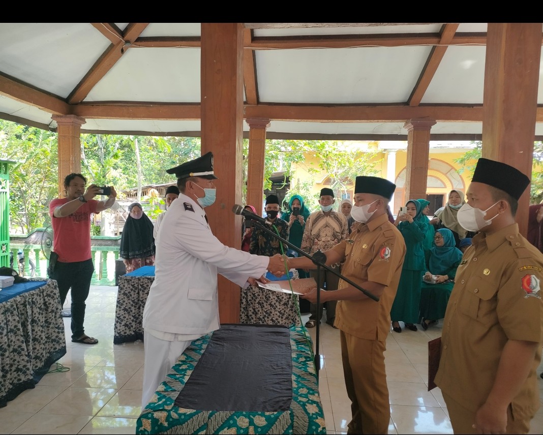 Pelantikan Perangkat Desa Ketileng