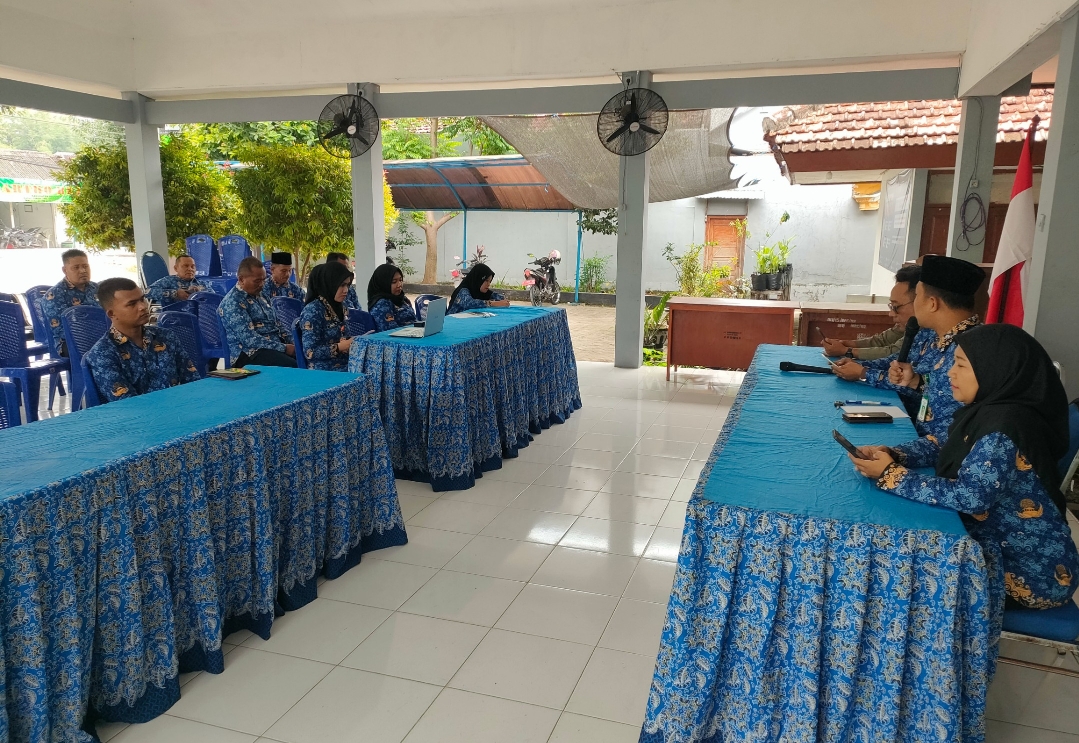 Rapat staf