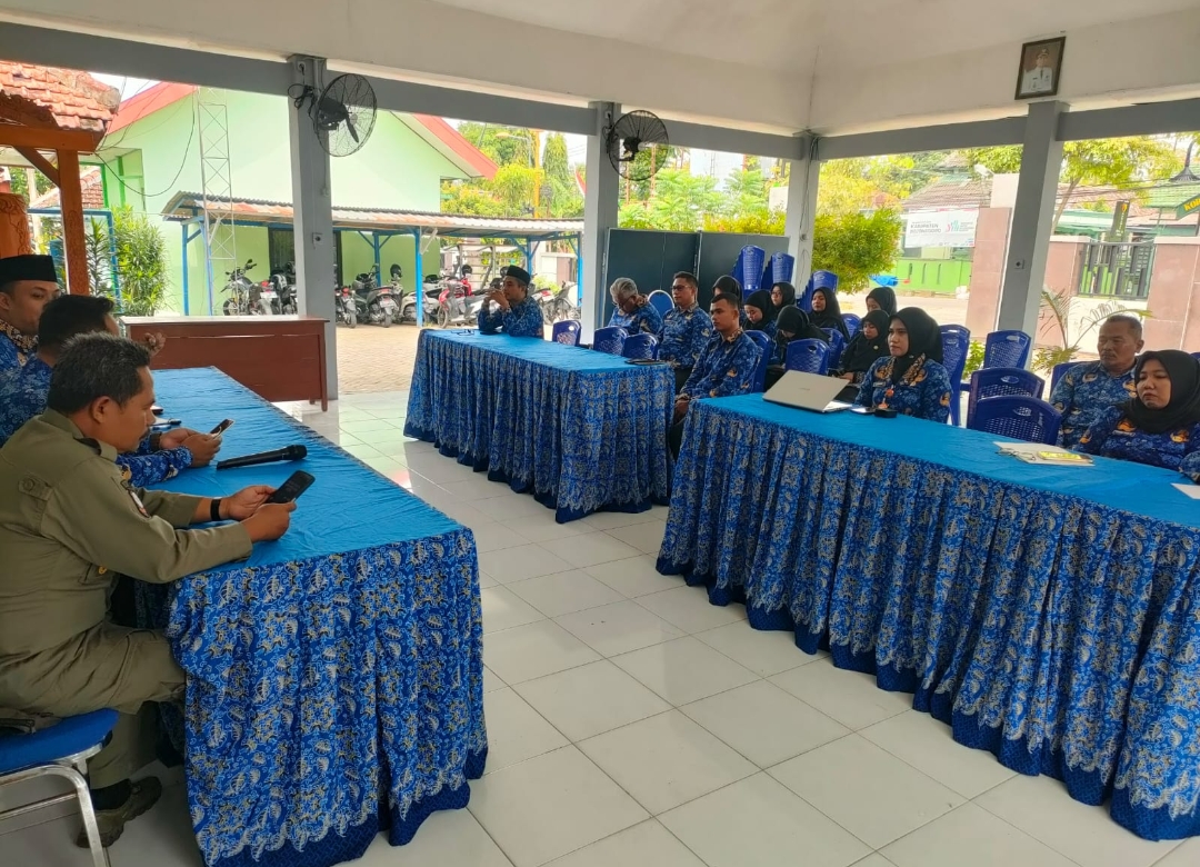 Rapat staf