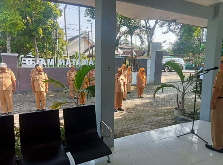 apel Pagi hari Senin